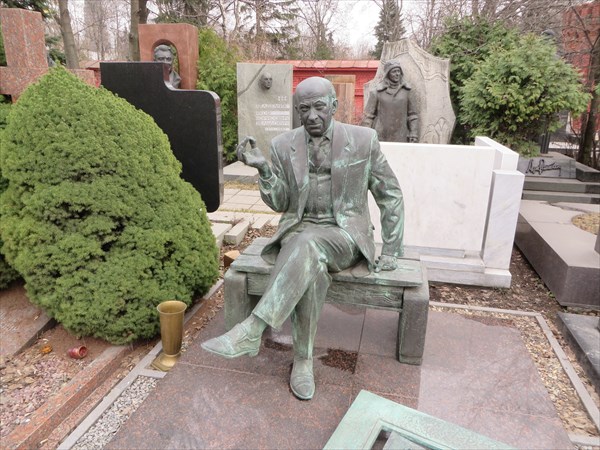 044-Памятник Евгению Евстигнееву